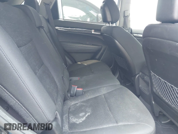 2014 Kia Sorento LX z VIN 5XYKT3A67EG502722, wystawiony jako IAAI lot #42411696 z przebiegiem 104 018 mil mil oraz . Historia ofert i sprzedaży dostępna na DreamBid. Obrazek 8.