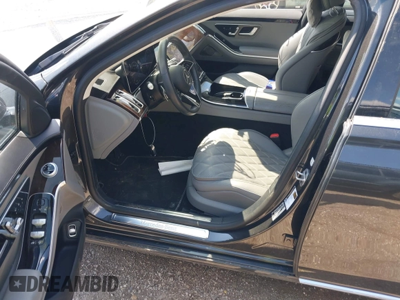 2023 Mercedes-Benz S 580 z VIN W1K6G7GB8PA189254, wystawiony jako IAAI lot #41934572 z przebiegiem 32 213 mil mil oraz . Historia ofert i sprzedaży dostępna na DreamBid. Obrazek 5.