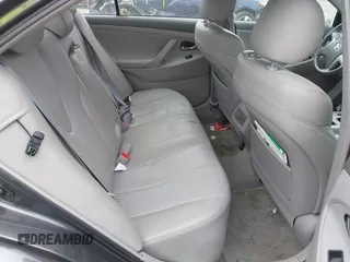 2008 Toyota Camry LE z VIN 4T1BE46K78U751994, wystawiony jako IAAI lot #41712149 z przebiegiem 104 933 mil mil oraz . Historia ofert i sprzedaży dostępna na DreamBid. Obrazek 8.