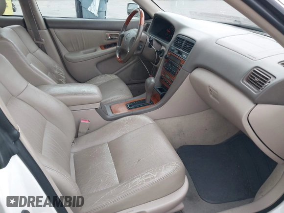 2001 Lexus ES with VIN JT8BF28G210313622, listed as a IAAI auction lot 42068414 with 197,090 mi miles. Bid and sale history available at carsss.com. Image 5.