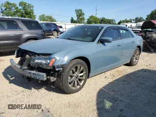 2014 Chrysler 300 S z VIN 2C3CCAGG1EH273419, wystawiony jako Copart lot #65890915 z przebiegiem 73 310 mil mil oraz Czysty tytuł • Clean title. Historia ofert i sprzedaży dostępna na DreamBid. Obrazek 1.