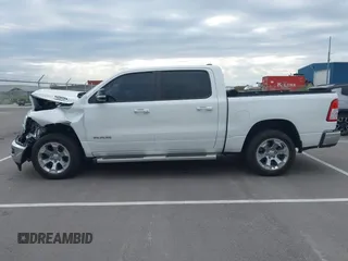 2020 Ram 1500 Big Horn z VIN 1C6SRFFT0LN394102, wystawiony jako IAAI lot #42282361 z przebiegiem 56 065 mil mil oraz . Historia ofert i sprzedaży dostępna na DreamBid. Obrazek 14.