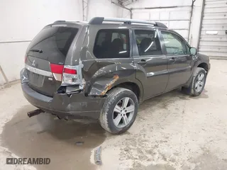 2010 Mitsubishi Endeavor SE with VIN 4A4JN3AS4AE011216, listed as a IAAI auction lot 42048644 with 176,664 mi miles. Bid and sale history available at carsss.com. Image 4.