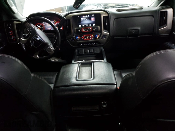2015 GMC Sierra 2500HD Denali z VIN 1GT120E82FF160609, wystawiony jako Copart lot #55745295 z przebiegiem 111 071 mil mil oraz Czysty tytuł • Clean title. Historia ofert i sprzedaży dostępna na DreamBid. Obrazek 8.