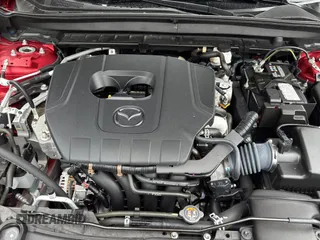 2024 Mazda CX-30 S Preferred z VIN 3MVDMBCM0RM614880, wystawiony jako Copart lot #86984534 z przebiegiem 1 967 mil mil oraz Czysty tytuł • Clean title. Historia ofert i sprzedaży dostępna na DreamBid. Obrazek 7.