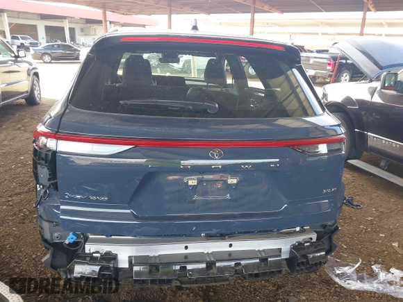 2025 Toyota Crown XLE z VIN JTDACAAJ3S3003355, wystawiony jako IAAI lot #42228765 z przebiegiem 8908 mil mil oraz . Historia ofert i sprzedaży dostępna na DreamBid. Obrazek 17.