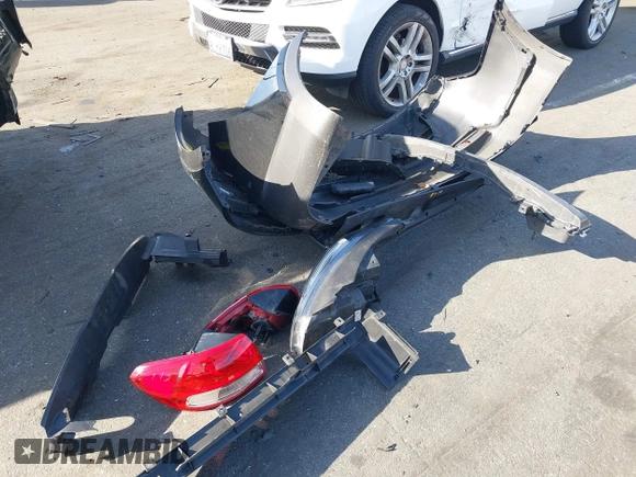 2018 Kia Sorento LX with VIN 5XYPG4A58JG394466, listed as a IAAI auction lot 41752084 with 91,053 mi miles and . Bid and sale history available at DreamBid. Image 12.