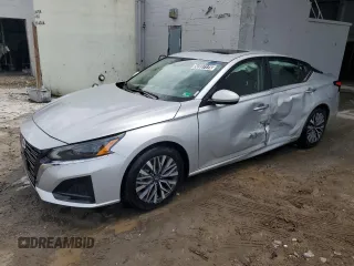 2023 Nissan Altima SV z VIN 1N4BL4DV7PN369583, wystawiony jako Copart lot #56937175 z przebiegiem 19 708 mil mil oraz Szkoda całkowita • Salvage title. Historia ofert i sprzedaży dostępna na DreamBid. Obrazek 1.