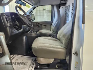 2021 Chevrolet City Express Cargo z VIN 1GCZGHF16M1312681, wystawiony jako IAAI lot #42518224 z przebiegiem 194 940 mil mil oraz . Historia ofert i sprzedaży dostępna na DreamBid. Obrazek 18.