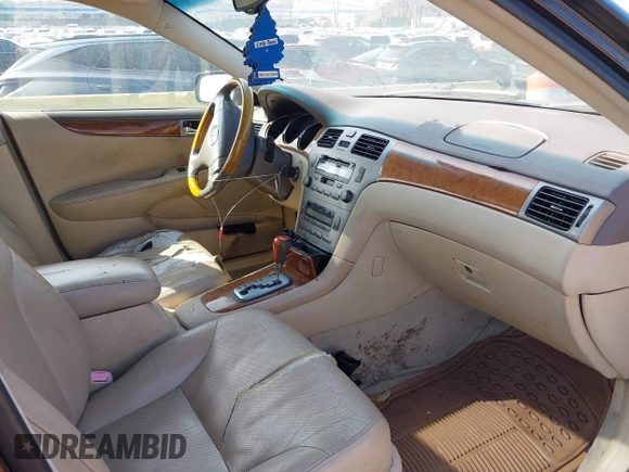 2005 Lexus ES 330 with VIN JTHBA30G255105717, listed as a IAAI auction lot 42083955 with 198,185 mi miles. Bid and sale history available at carsss.com. Image 5.