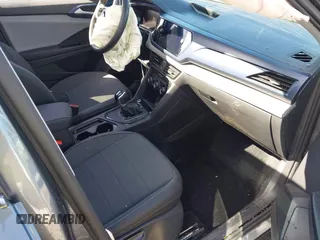2024 Volkswagen Taos SE z VIN 3VVEX7B20RM075155, wystawiony jako IAAI lot #41709198 z przebiegiem 4 810 mil mil oraz . Historia ofert i sprzedaży dostępna na DreamBid. Obrazek 5.