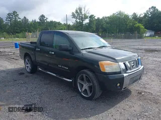 2008 Nissan Titan SE z VIN 1N6BA07D18N310751, wystawiony jako IAAI lot #42238195 z przebiegiem 229 697 mil mil oraz . Historia ofert i sprzedaży dostępna na DreamBid. Obrazek 1.