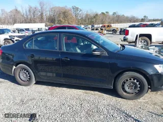 2014 Volkswagen Jetta Sedan SE with VIN 3VWD07AJ8EM370213, listed as a IAAI auction lot 41460059 with 102,448 mi miles. Bid and sale history available at carsss.com. Image 13.