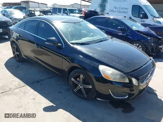 2012 Volvo S60 T5 with VIN YV1622FS0C2033527, listed as a IAAI auction lot 41664723 with 132,971 mi miles. Bid and sale history available at carsss.com. Image 1.