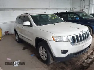 2011 Jeep Grand Cherokee Laredo z VIN 1J4RR4GG2BC511244, wystawiony jako IAAI lot #42759855 z przebiegiem 269 220 mil mil oraz . Historia ofert i sprzedaży dostępna na DreamBid. Obrazek 1.