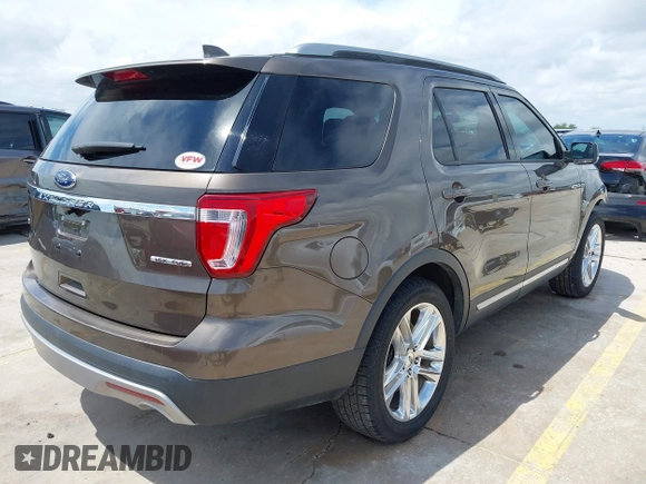 2016 Ford Explorer XLT with VIN 1FM5K7D89GGB11474, listed as a IAAI auction lot 41690237 with 19,109 mi miles and . Bid and sale history available at carsss.com. Image 4.