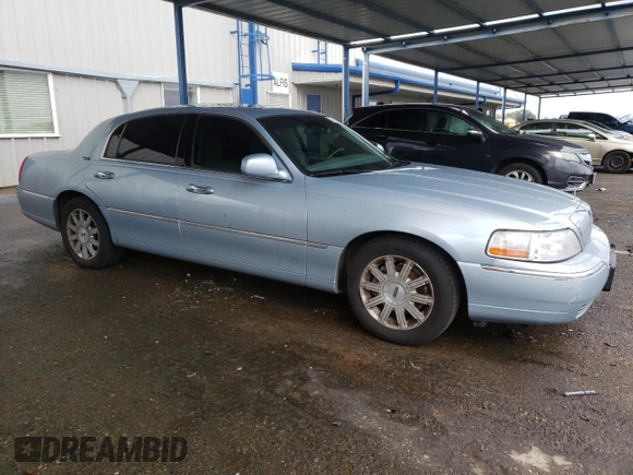 2006 Lincoln Town Car Signature Limited z VIN 1LNHM82W06Y616150, wystawiony jako Copart lot #48248225 z przebiegiem 111 545 mil mil oraz Szkoda całkowita • Salvage title. Historia ofert i sprzedaży dostępna na DreamBid. Obrazek 4.