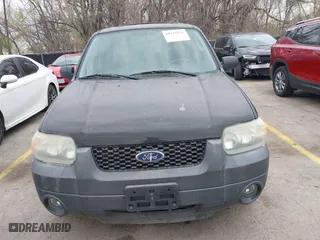 2006 Ford Escape XLT with VIN 1FMYU93126KA06942, listed as a IAAI auction lot 41851023 with 151,695 mi miles. Bid and sale history available at carsss.com. Image 6.