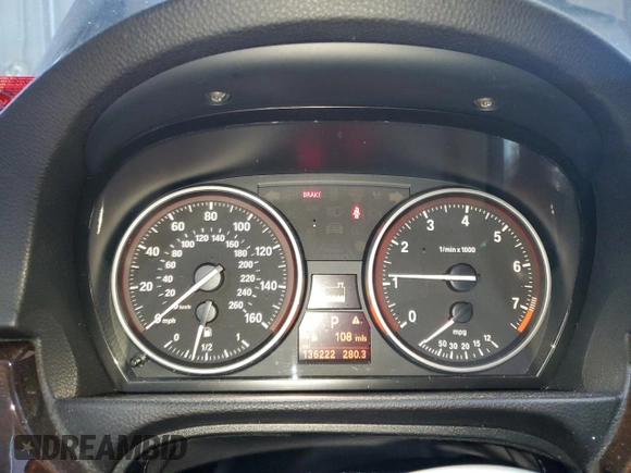 2011 BMW 3 Series 328i xDrive z VIN WBAPK5C55BF123867, wystawiony jako Copart lot #54008675 z przebiegiem 136 222 mil mil oraz Szkoda całkowita • Salvage title. Historia ofert i sprzedaży dostępna na DreamBid. Obrazek 9.