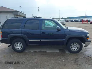 2005 Chevrolet Tahoe LS z VIN 1GNEK13T75J104358, wystawiony jako IAAI lot #42456378 z przebiegiem 213 558 mil mil oraz . Historia ofert i sprzedaży dostępna na DreamBid. Obrazek 13.