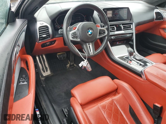 2020 BMW M8 z VIN WBSAE0C07LCD25423, wystawiony jako Copart lot #58272065 z przebiegiem 102 346 mil mil oraz Czysty tytuł • Clean title. Historia ofert i sprzedaży dostępna na DreamBid. Obrazek 8.