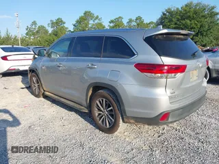 2018 Toyota Highlander SE with VIN 5TDKZRFH7JS531369, listed as a IAAI auction lot 42671645 with 130,222 mi miles and . Bid and sale history available at DreamBid. Image 3.