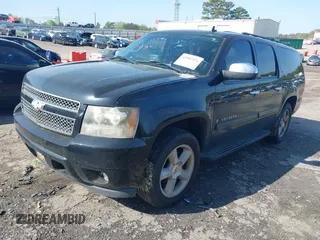 2007 Chevrolet Suburban LT with VIN 1GNFC16077R409950, listed as a IAAI auction lot 41882474 with 266,195 mi miles and . Bid and sale history available at DreamBid. Image 2.