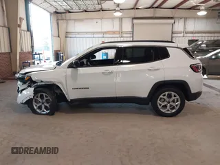 2025 Jeep Compass Latitude with VIN 3C4NJDBNXST535796, listed as a IAAI auction lot 41776776 with 1,037 mi miles and . Bid and sale history available at DreamBid. Image 14.