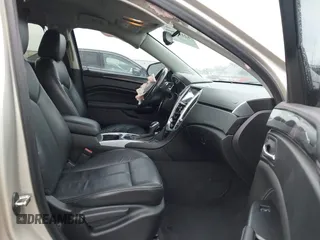 2015 Cadillac SRX z VIN 3GYFNAE37FS597695, wystawiony jako IAAI lot #42184666 z przebiegiem 106 210 mil mil oraz . Historia ofert i sprzedaży dostępna na DreamBid. Obrazek 5.