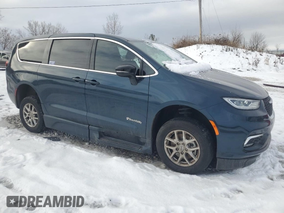 2024 Chrysler Pacifica Touring with VIN 2C4RC1FG7RR102178, listed as a Copart auction lot 88112085 with 2,767 mi miles and Clean title. Bid and sale history available at DreamBid. Image 4.