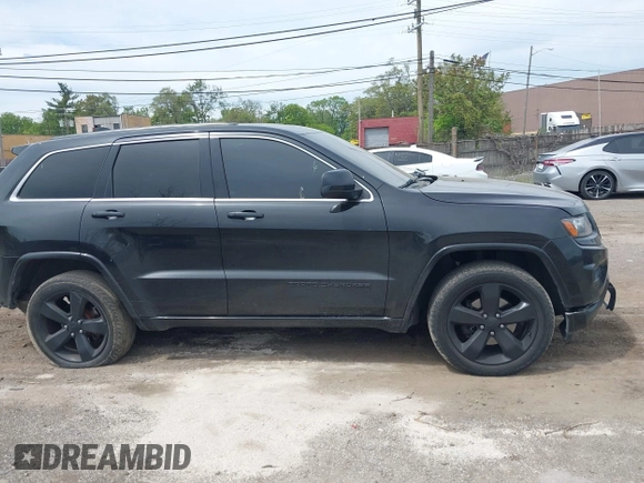 2015 Jeep Grand Cherokee Altitude z VIN 1C4RJFAG5FC682058, wystawiony jako IAAI lot #42352814 z przebiegiem 228 067 mil mil oraz . Historia ofert i sprzedaży dostępna na DreamBid. Obrazek 13.