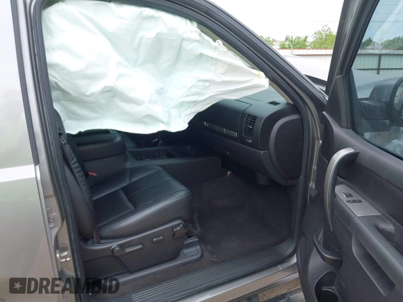 2013 GMC Sierra 1500 SLE z VIN 3GTP1VE09DG302860, wystawiony jako IAAI lot #42031246 z przebiegiem Nie podano mil oraz . Historia ofert i sprzedaży dostępna na DreamBid. Obrazek 5.