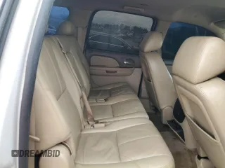 2010 Chevrolet Suburban LT z VIN 1GNUCJE02AR100256, wystawiony jako Copart lot #49978905 z przebiegiem 257 826 mil mil oraz Szkoda całkowita • Salvage title. Historia ofert i sprzedaży dostępna na DreamBid. Obrazek 11.