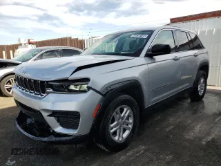 2023 Jeep Grand Cherokee Laredo z VIN 1C4RJHAG0PC674527, wystawiony jako Copart lot #58538195 z przebiegiem 37 434 mil mil oraz Szkody całkowita. Historia ofert i sprzedaży dostępna na DreamBid. Obrazek 1.