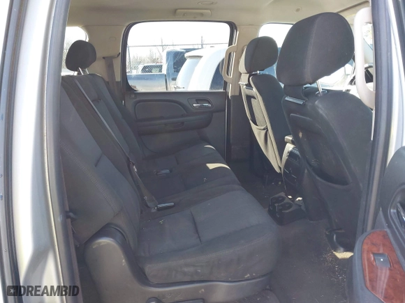 2010 Chevrolet Suburban LS with VIN 1GNUKHE31AR165699, listed as a IAAI auction lot 41509508 with 260,762 mi miles. Bid and sale history available at carsss.com. Image 8.