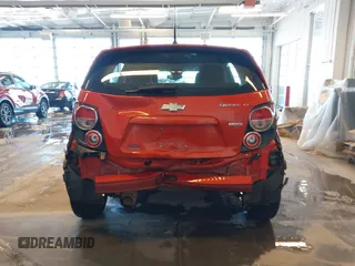 2012 Chevrolet Sonic LT z VIN 1G1JD6SB1C4230890, wystawiony jako IAAI lot #41265634 z przebiegiem 161 886 mil mil oraz . Historia ofert i sprzedaży dostępna na DreamBid. Obrazek 16.