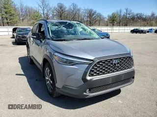 2022 Toyota Corolla Cross XLE z VIN 7MUDAABGXNV042300, wystawiony jako Copart lot #55034815 z przebiegiem 10 457 mil mil oraz Szkoda całkowita • Salvage title. Historia ofert i sprzedaży dostępna na DreamBid. Obrazek 13.
