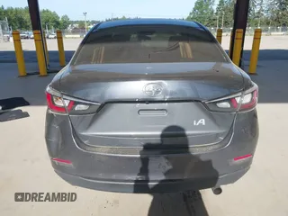 2016 Scion iA z VIN 3MYDLBZV4GY103085, wystawiony jako IAAI lot #42224286 z przebiegiem 90 786 mil mil oraz . Historia ofert i sprzedaży dostępna na DreamBid. Obrazek 16.
