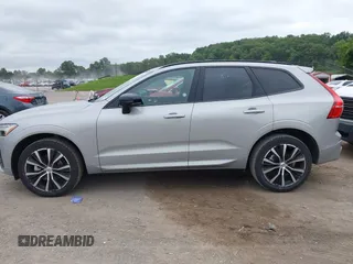 2025 Volvo XC60 Plus с VIN YV4M12RC5S1149246, выставлен на аукционе IAAI как лот 42533801 с пробегом 5 600 миль миль и . История ставок и продаж доступна на DreamBid. Изображение 14.