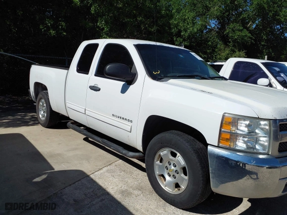 2013 Chevrolet Silverado 1500 LT with VIN 1GCRCSE06DZ138212, listed as a IAAI auction lot 42088561 with 261,922 mi miles. Bid and sale history available at carsss.com. Image 13.