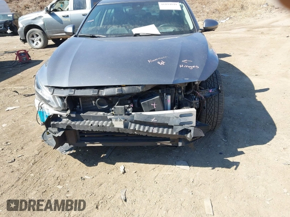 2019 Nissan Altima 2.5 Platinum with VIN 1N4BL4FW9KC139697, listed as a IAAI auction lot 41894849 with 135,105 mi miles. Bid and sale history available at carsss.com. Image 6.
