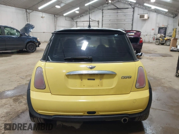 2005 MINI Hardtop with VIN WMWRC33595TJ70125, listed as a IAAI auction lot 42039711 with 178,091 mi miles and . Bid and sale history available at DreamBid. Image 16.