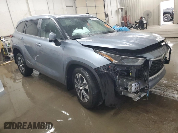 2023 Toyota Highlander L z VIN 5TDKDRAH6PS001750, wystawiony jako Copart lot #55078665 z przebiegiem 24 887 mil mil oraz Szkoda całkowita • Salvage title. Historia ofert i sprzedaży dostępna na DreamBid. Obrazek 4.