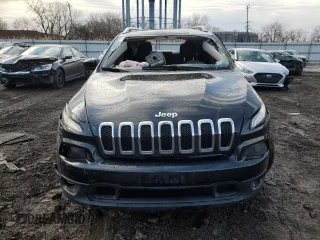 2016 Jeep Cherokee Latitude with VIN 1C4PJMCB2GW199589, listed as a Copart auction lot 46956455 with 105,080 mi miles and Salvage Title. Bid and sale history available at DreamBid. Image 5.