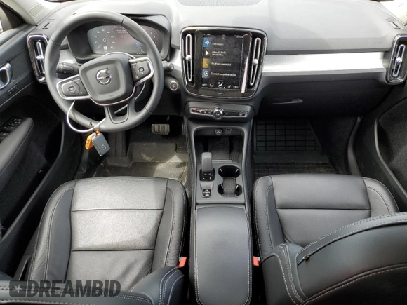 2022 Volvo XC40 Momentum with VIN YV4162UK0N2647095, listed as a Copart auction lot 52417015 with 42,041 mi miles and Salvage title. Bid and sale history available at DreamBid. Image 8.