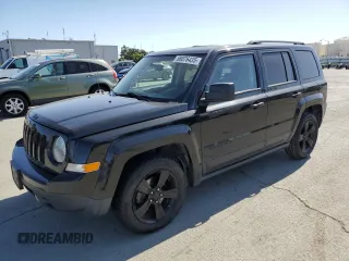 2014 Jeep Patriot Altitude z VIN 1C4NJPBA3ED758528, wystawiony jako Copart lot #58076435 z przebiegiem 252 479 mil mil oraz Czysty tytuł • Clean title. Historia ofert i sprzedaży dostępna na DreamBid. Obrazek 1.