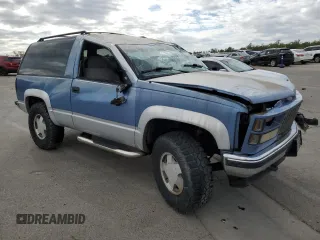 1995 GMC Yukon with VIN 1GKEK18K6SJ710419, listed as a Copart auction lot 80778474 with 215,789 mi miles and Salvage Title. Bid and sale history available at carsss.com. Image 4.