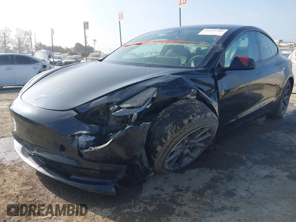 2023 Tesla Model 3 z VIN 5YJ3E1EA0PF680287, wystawiony jako IAAI lot #39491902 z przebiegiem 12 480 mil mil oraz . Historia ofert i sprzedaży dostępna na DreamBid. Obrazek 6.