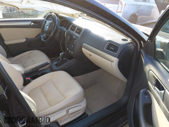 2015 Volkswagen Jetta Sedan 1.8T SE with VIN 3VWD17AJ3FM407697, listed as a IAAI auction lot 40659086 with 107,834 mi miles. Bid and sale history available at carsss.com. Image 5.