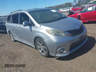2012 Toyota Sienna SE with VIN 5TDXK3DC0CS235644, listed as a IAAI auction lot 41894016 with 118,487 mi miles. Bid and sale history available at carsss.com. Image 1.